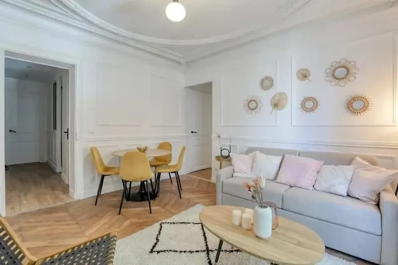 Chapelle - Appartement Familial Au Centre De Paris contacts